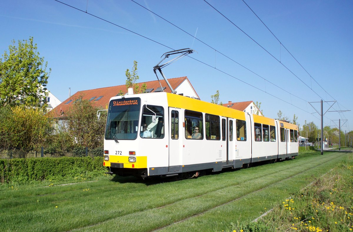 Straßenbahn Mainz / Mainzelbahn: Duewag / AEG M8C der MVG Mainz - Wagen 272, aufgenommen im April 2018 in Mainz-Bretzenheim.