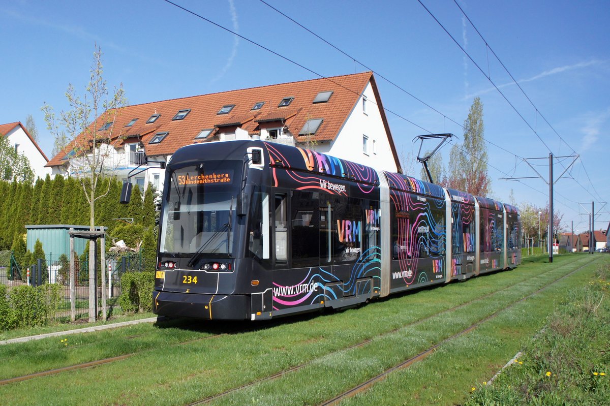 Straßenbahn Mainz / Mainzelbahn: Stadler Rail Variobahn der MVG Mainz - Wagen 234, aufgenommen im April 2018 in Mainz-Bretzenheim.