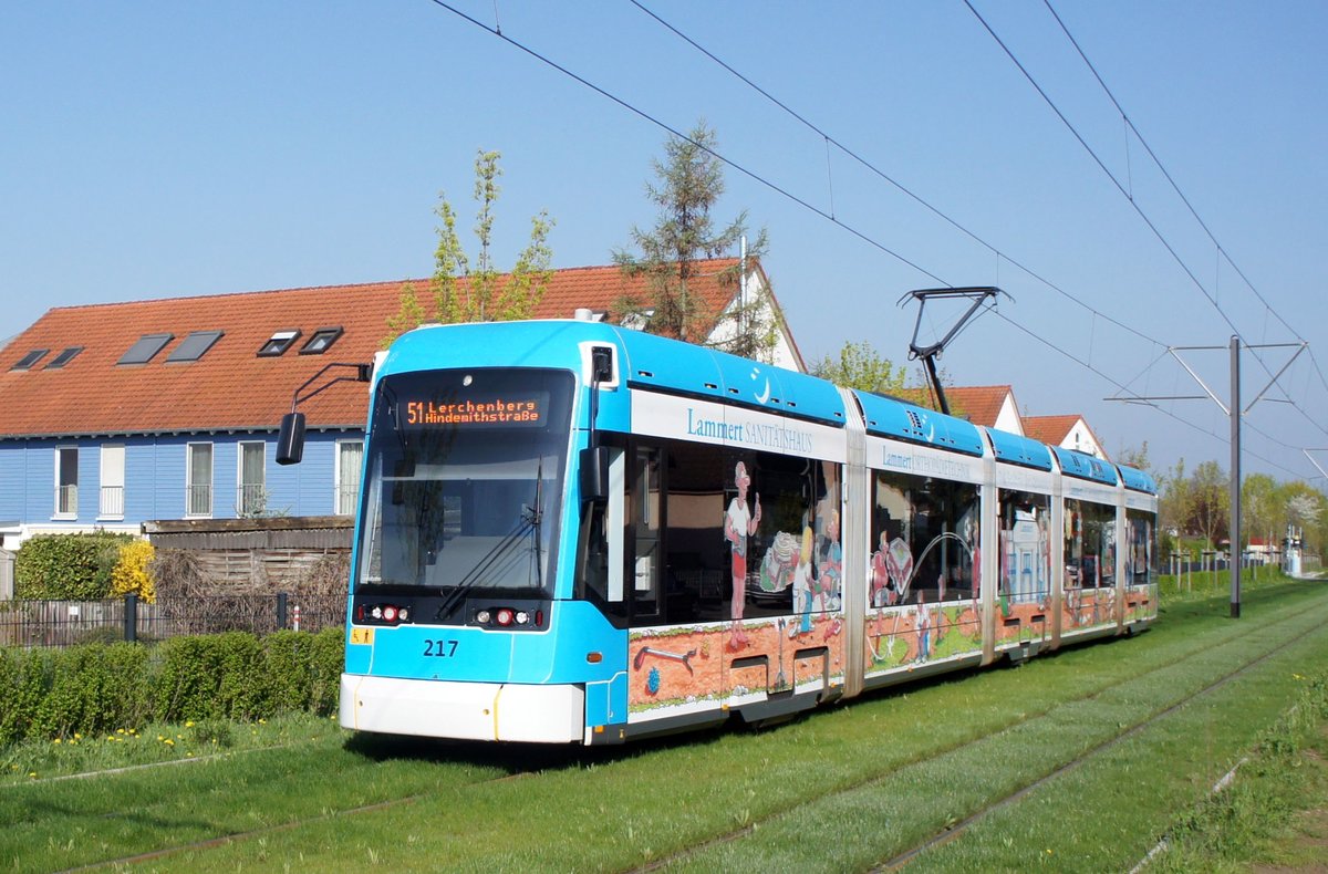 Straßenbahn Mainz / Mainzelbahn: Stadler Rail Variobahn der MVG Mainz - Wagen 217, aufgenommen im April 2018 in Mainz-Bretzenheim.