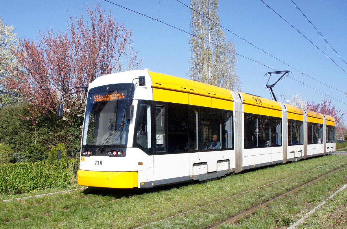 Straßenbahn Mainz / Mainzelbahn: Stadler Rail Variobahn der MVG Mainz - Wagen 218, aufgenommen im April 2019 in Mainz-Bretzenheim.