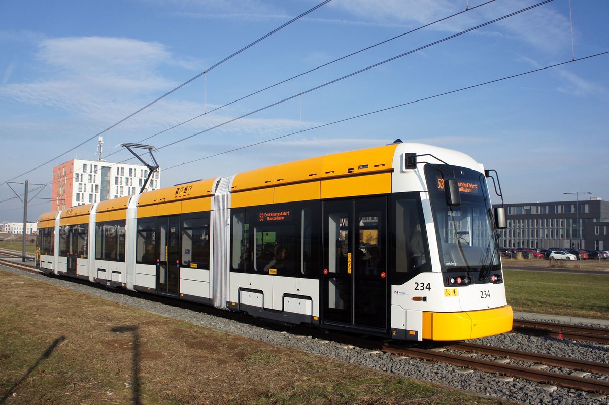 Straßenbahn Mainz / Mainzelbahn: Stadler Rail Variobahn der MVG Mainz - Wagen 234, aufgenommen im Dezember 2016 in Mainz-Bretzenheim.