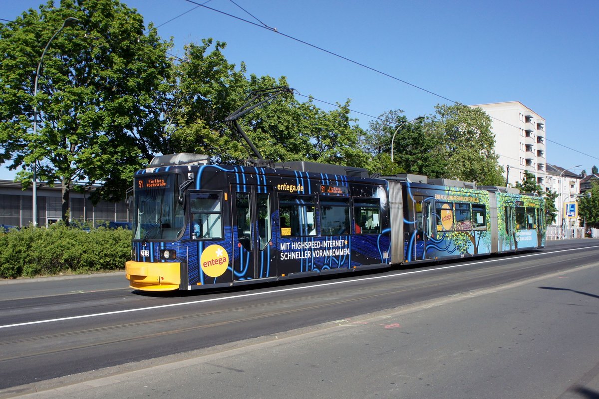 Straßenbahn Mainz: Adtranz GT6M-ZR der MVG Mainz - Wagen 213, aufgenommen im Mai 2020 in der Nähe der Haltestelle  Bismarckplatz  in Mainz.