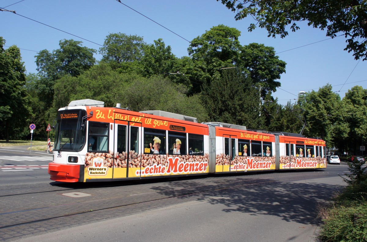 Straßenbahn Mainz: Adtranz GT6M-ZR der MVG Mainz - Wagen 206, aufgenommen im Juni 2015 in der Nähe der Haltestelle  Am Gautor  in Mainz.
