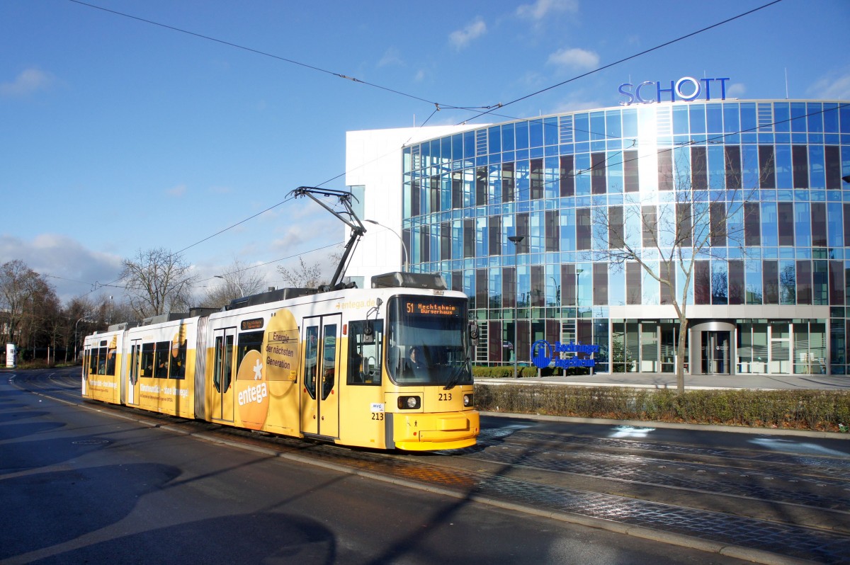 Straßenbahn Mainz: Adtranz GT6M-ZR der MVG Mainz - Wagen 213, aufgenommen im Dezember 2015 in der Nähe der Haltestelle  Bismarckplatz  in Mainz.