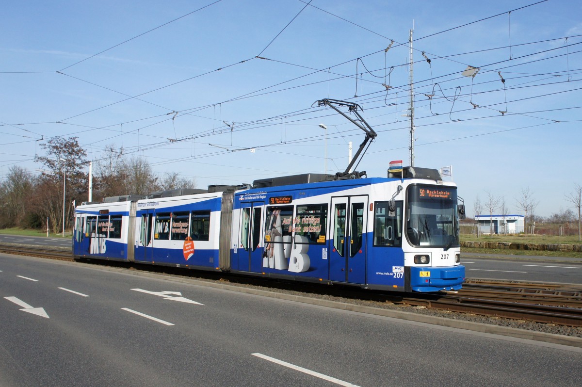 Straßenbahn Mainz: Adtranz GT6M-ZR der MVG Mainz - Wagen 207, aufgenommen im Februar 2016 in Mainz-Hechtsheim.