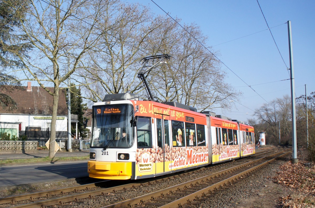 Straßenbahn Mainz: Adtranz GT6M-ZR der MVG Mainz - Wagen 201, aufgenommen im Februar 2016 in Mainz-Gonsenheim.