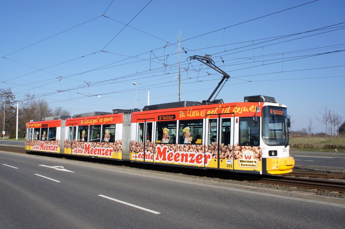 Straßenbahn Mainz: Adtranz GT6M-ZR der MVG Mainz - Wagen 201, aufgenommen im Februar 2016 in Mainz-Hechtsheim.