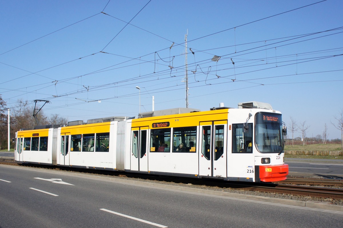 Straßenbahn Mainz: Adtranz GT6M-ZR der MVG Mainz - Wagen 216, aufgenommen im Februar 2016 in Mainz-Hechtsheim.