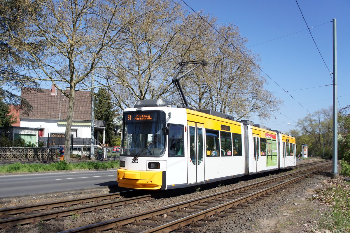 Straßenbahn Mainz: Adtranz GT6M-ZR der MVG Mainz - Wagen 203, aufgenommen im April 2016 in Mainz-Gonsenheim.