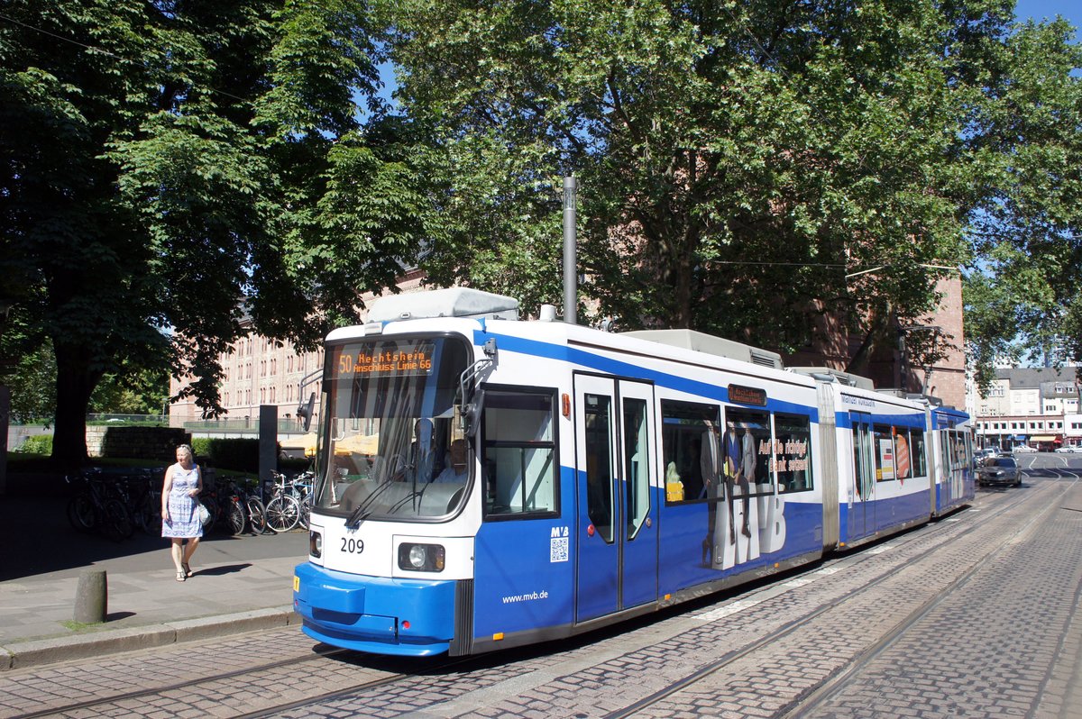 Straßenbahn Mainz: Adtranz GT6M-ZR der MVG Mainz - Wagen 209, aufgenommen im Juni 2016 in der Innenstadt von Mainz.