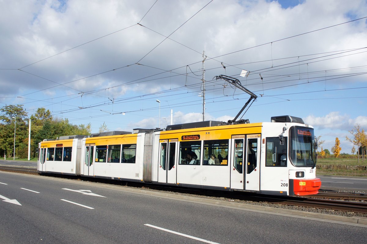 Straßenbahn Mainz: Adtranz GT6M-ZR der MVG Mainz - Wagen 208, aufgenommen im Oktober 2016 in Mainz-Hechtsheim.