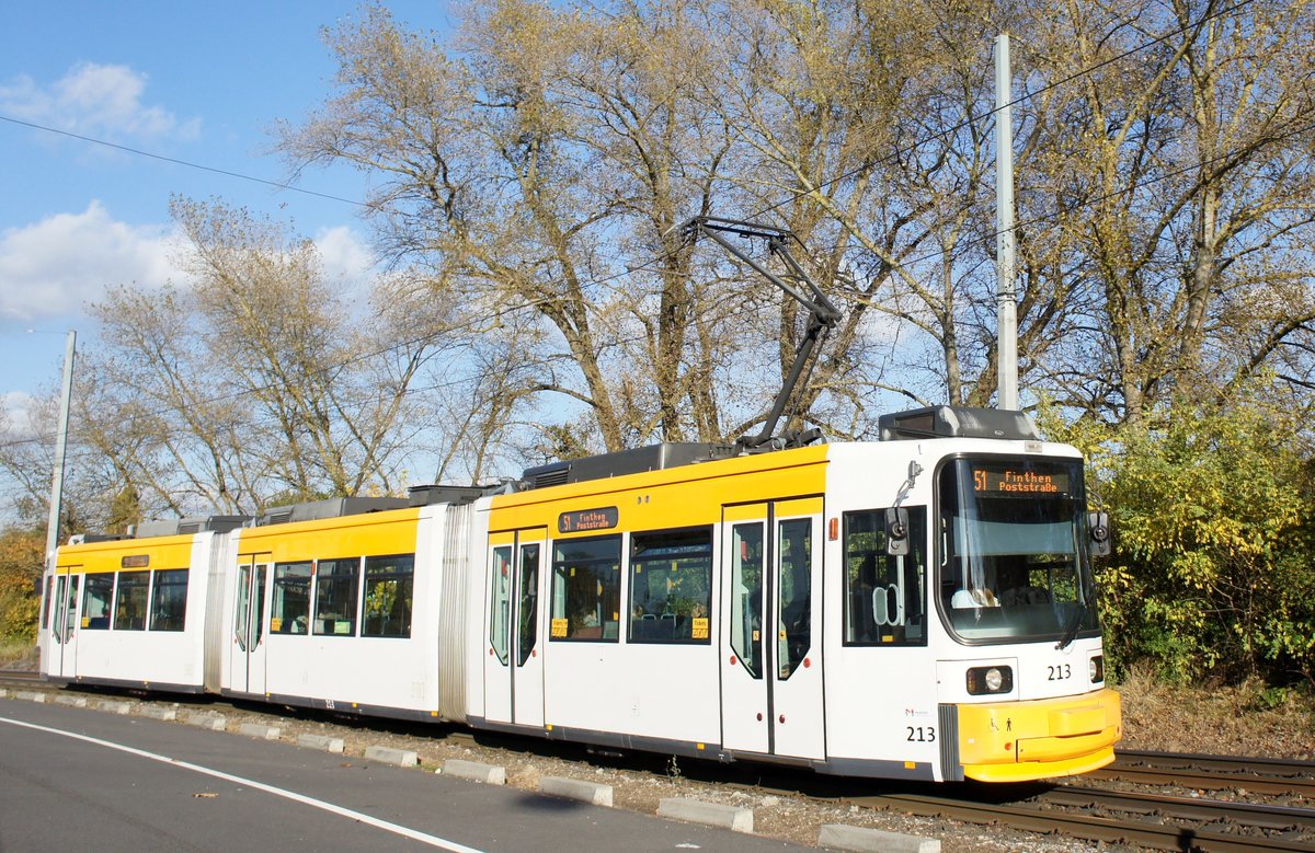 Straßenbahn Mainz: Adtranz GT6M-ZR der MVG Mainz - Wagen 213, aufgenommen im Oktober 2016 in Mainz-Gonsenheim.