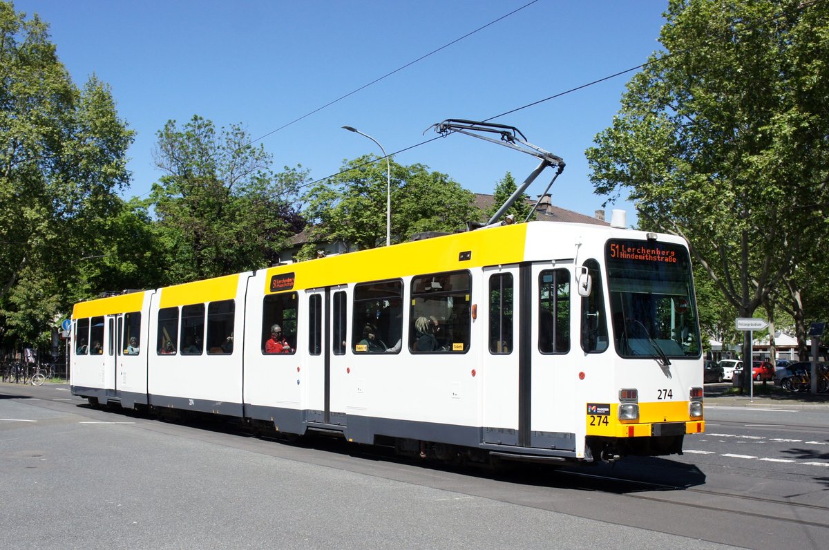 Straßenbahn Mainz: Duewag / AEG M8C der MVG Mainz - Wagen 274, aufgenommen im Mai 2019 an der Haltestelle  Goethestraße  in Mainz.