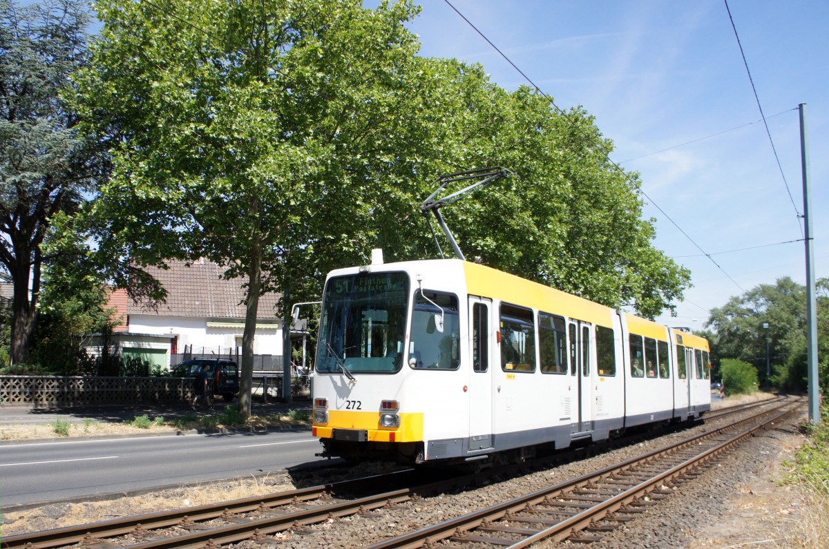 Straßenbahn Mainz: Duewag / AEG M8C der MVG Mainz - Wagen 272, aufgenommen im Juni 2015 in Mainz-Gonsenheim.