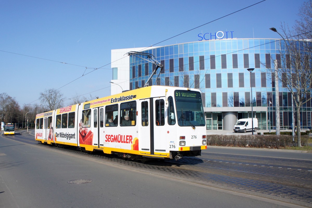 Straßenbahn Mainz: Duewag / AEG M8C der MVG Mainz - Wagen 276, aufgenommen im März 2016 in der Nähe der Haltestelle  Bismarckplatz  in Mainz.