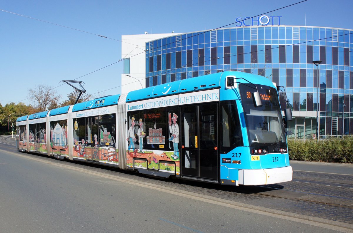Straßenbahn Mainz: Stadler Rail Variobahn der MVG Mainz - Wagen 217, aufgenommen im September 2018 in der Nähe der Haltestelle  Bismarckplatz  in Mainz.
