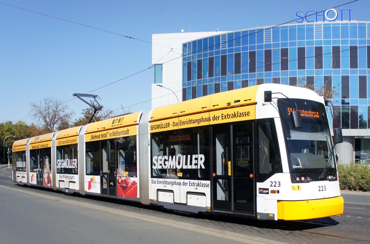 Straßenbahn Mainz: Stadler Rail Variobahn der MVG Mainz - Wagen 223, aufgenommen im September 2018 in der Nähe der Haltestelle  Bismarckplatz  in Mainz.