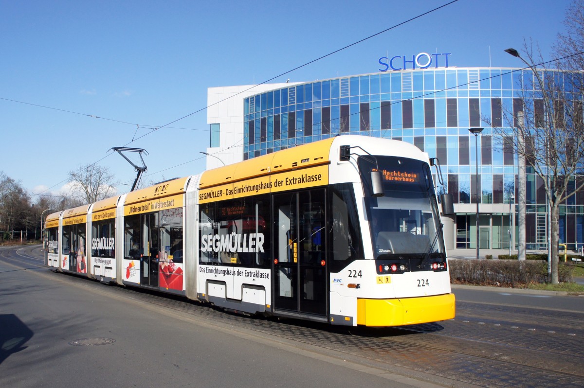 Straßenbahn Mainz: Stadler Rail Variobahn der MVG Mainz - Wagen 224, aufgenommen im Februar 2016 in der Nähe der Haltestelle  Bismarckplatz  in Mainz.