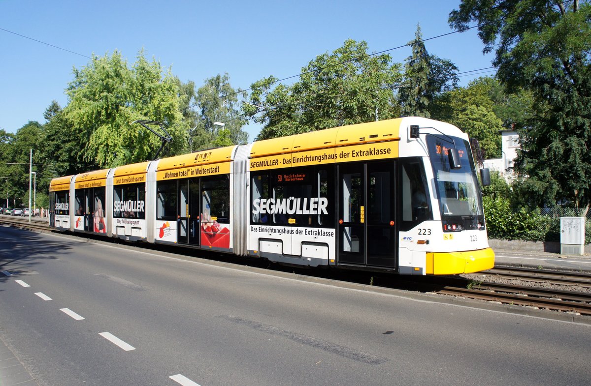 Straßenbahn Mainz: Stadler Rail Variobahn der MVG Mainz - Wagen 223, aufgenommen im Juli 2016 in Mainz-Gonsenheim.