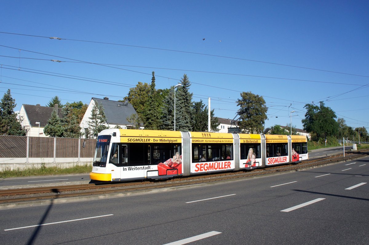 Straßenbahn Mainz: Stadler Rail Variobahn der MVG Mainz - Wagen 225, aufgenommen im August 2016  in Mainz-Hechtsheim.