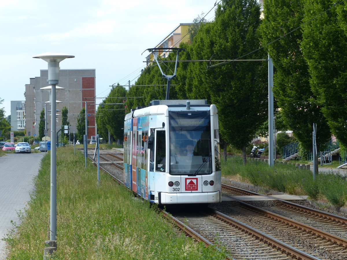 Straßenbahn im Neubauviertel: Wagen 302 am Zöberberg. 30.5.2015