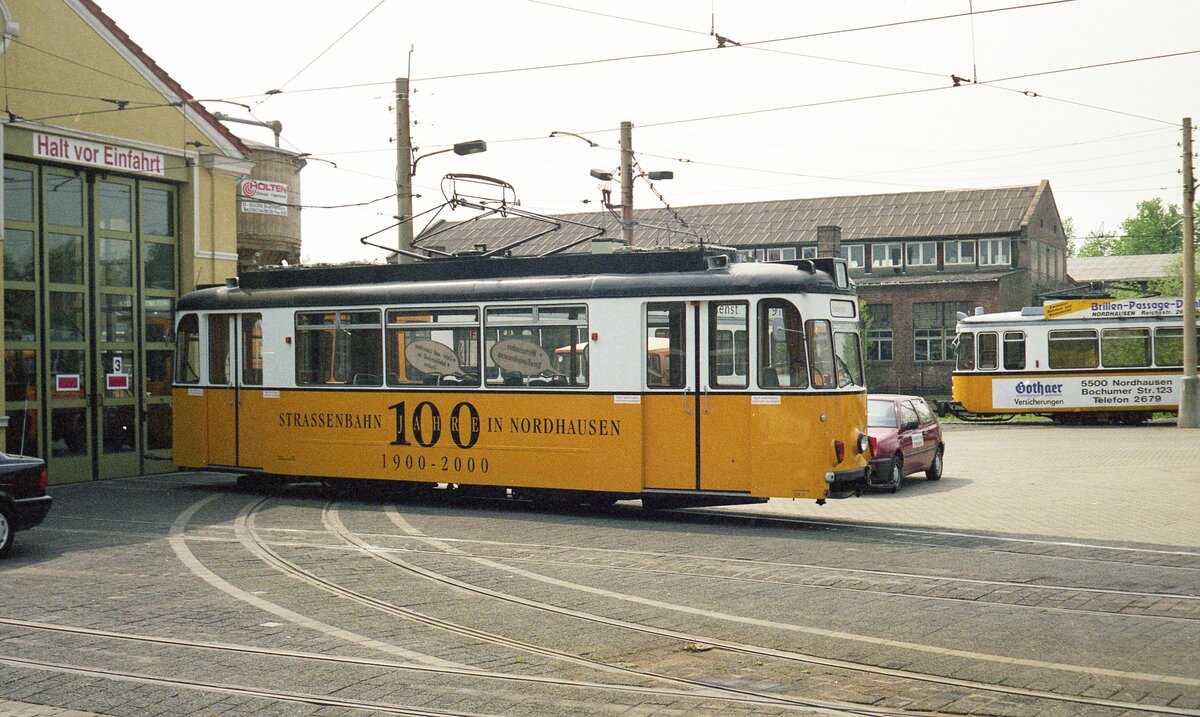 Straßenbahn Nordhausen__Tw 40 [T57, VEB Gotha 1958] im Betriebshof.__05-2000 