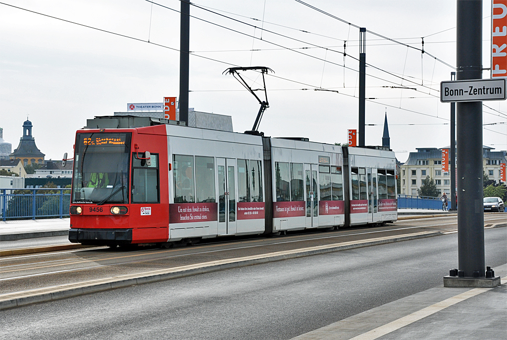 Stra�enbahn Nr. 9456 der SWB auf der Kennedybr�cke zwischen Bonn und Beuel - 28.09.2013