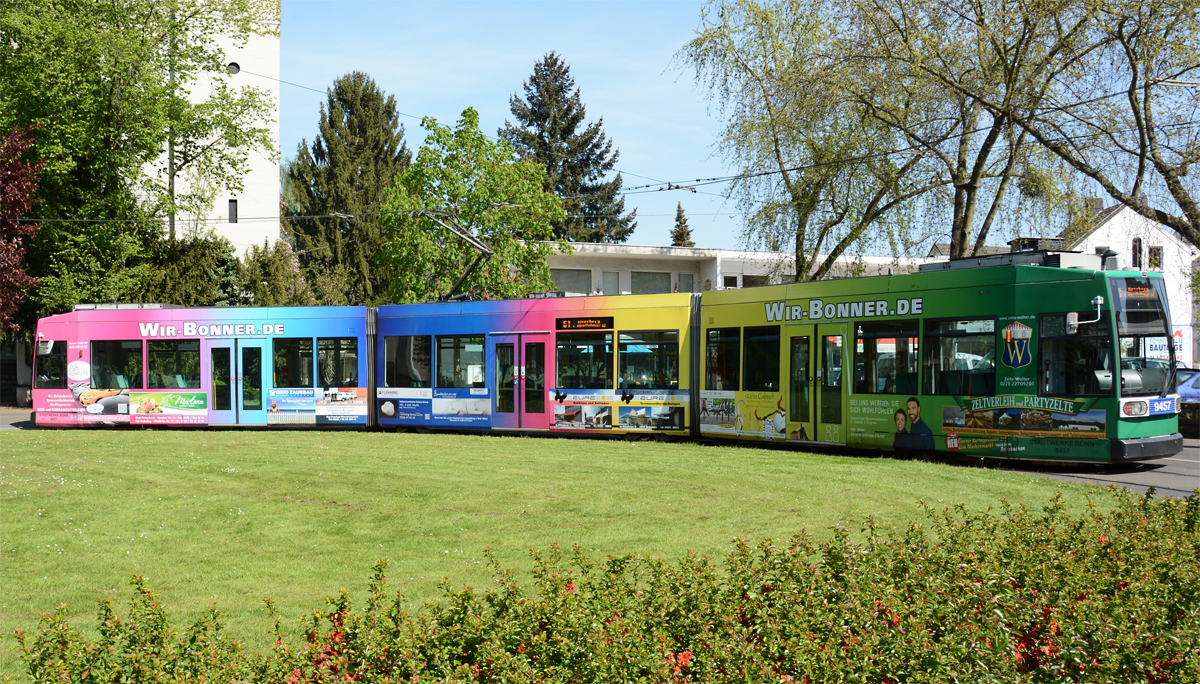 Straßenbahn Nr. 9457 der Stadtwerke Bonn in der Wendeschleife am Quirinusplatz - 24.04.2015