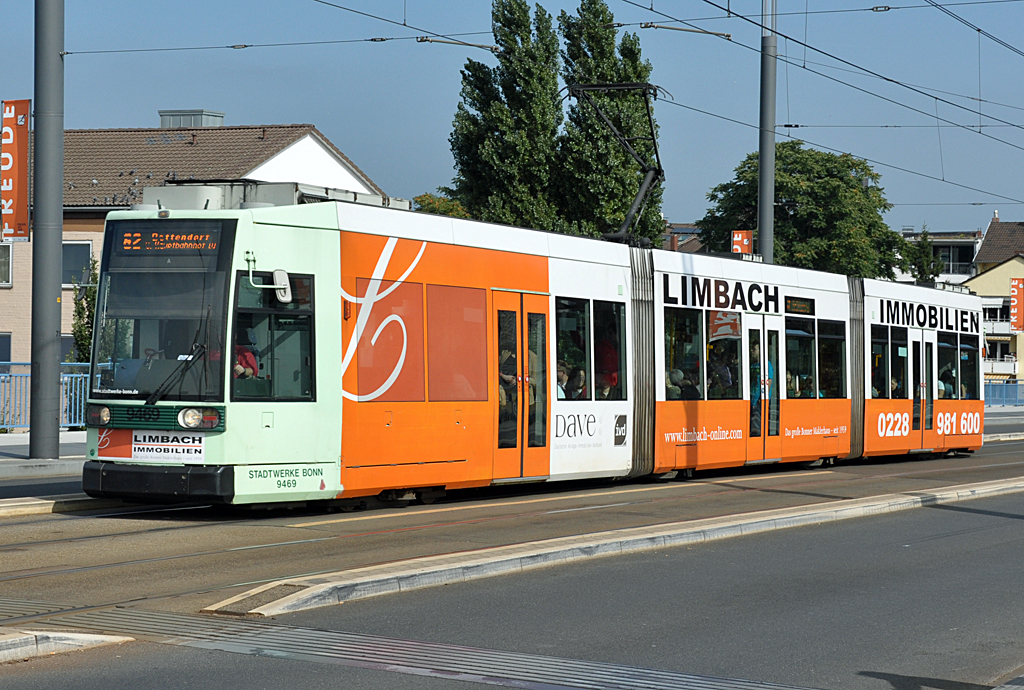 Straßenbahn Nr.9469 der SWB auf der Kennedybrücke zwischen Bonn und Beuel - 28.09.2013