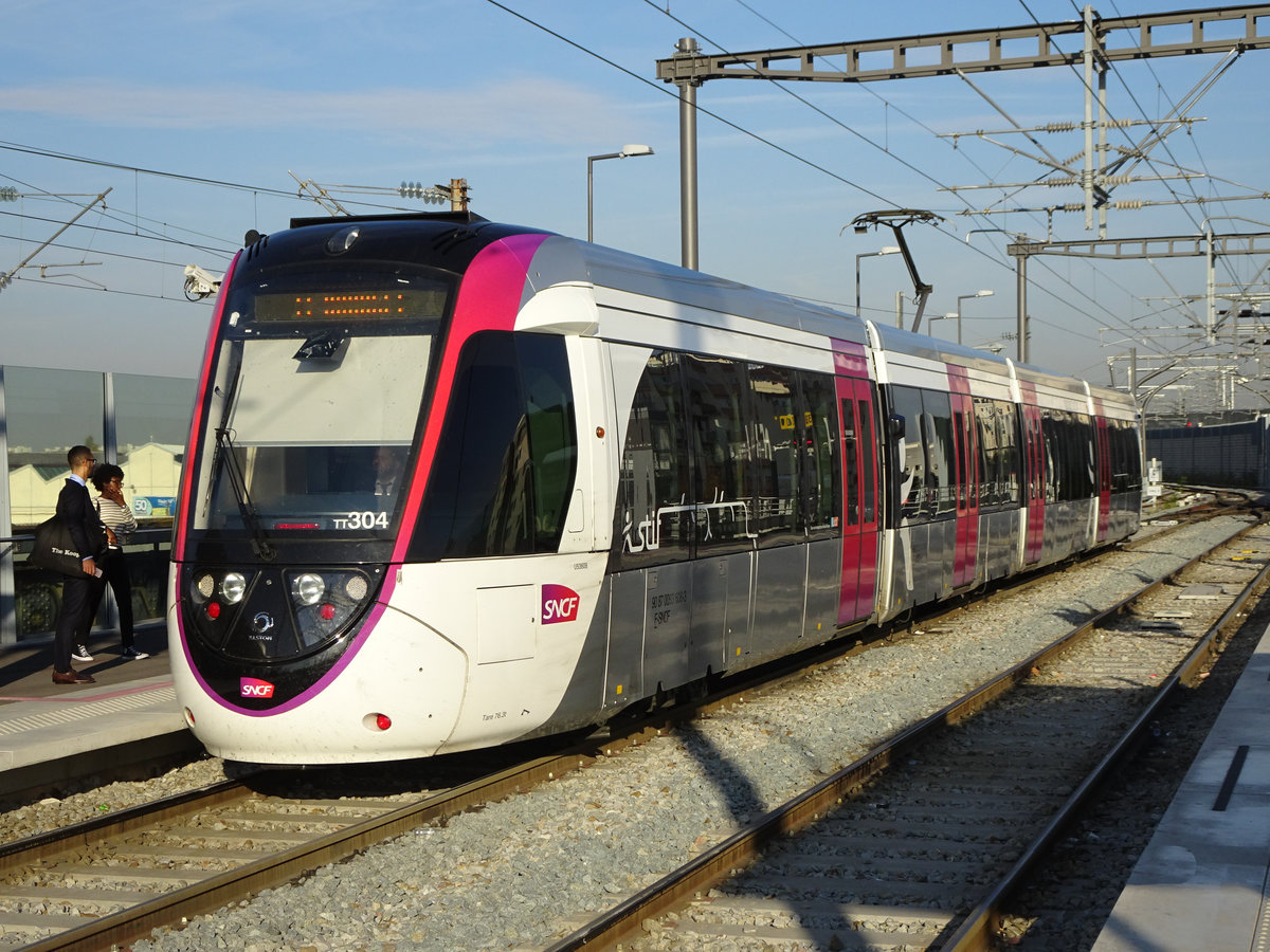 Straßenbahn Paris Linie T11 nach Epinay-sur-Seine in Le Bourget, 15.10.2018.