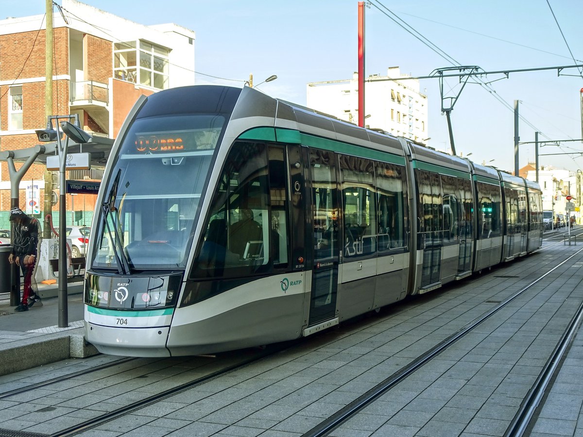 Straßenbahn Paris Linie T7 nach Athis-Mons in Villejuif Louis Aragon, 15.10.2018.
