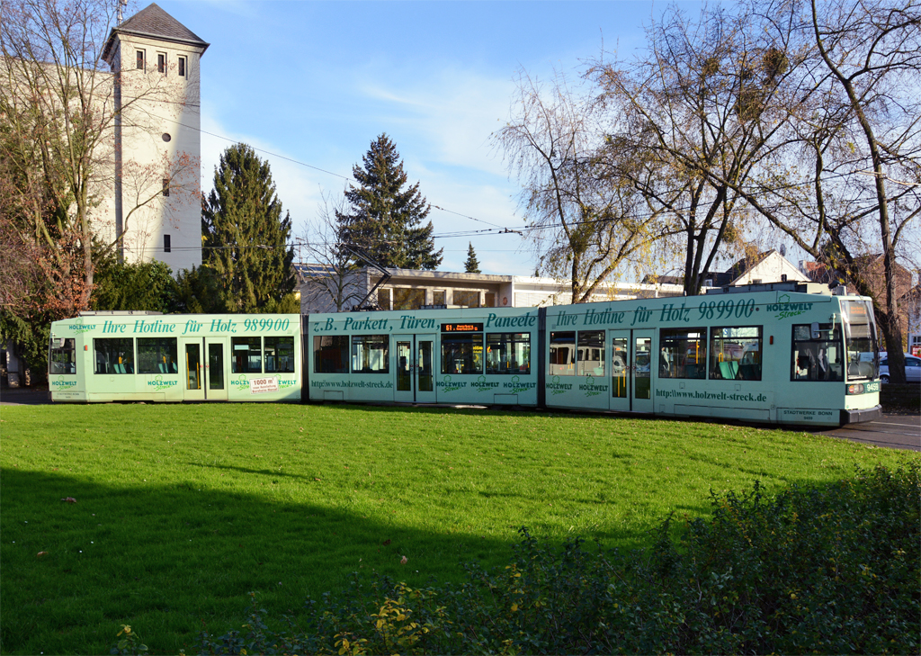 Straßenbahn der Stadtwerke Bonn am Quirinusplatz in Bonn-Dollendorf - 22.11.2014