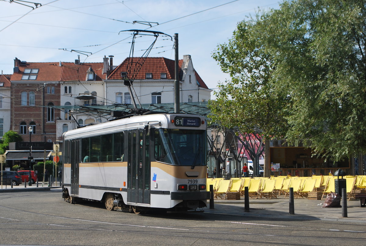 Straßenbahn der STIB am 23. August 2019 auf der Place Flagey