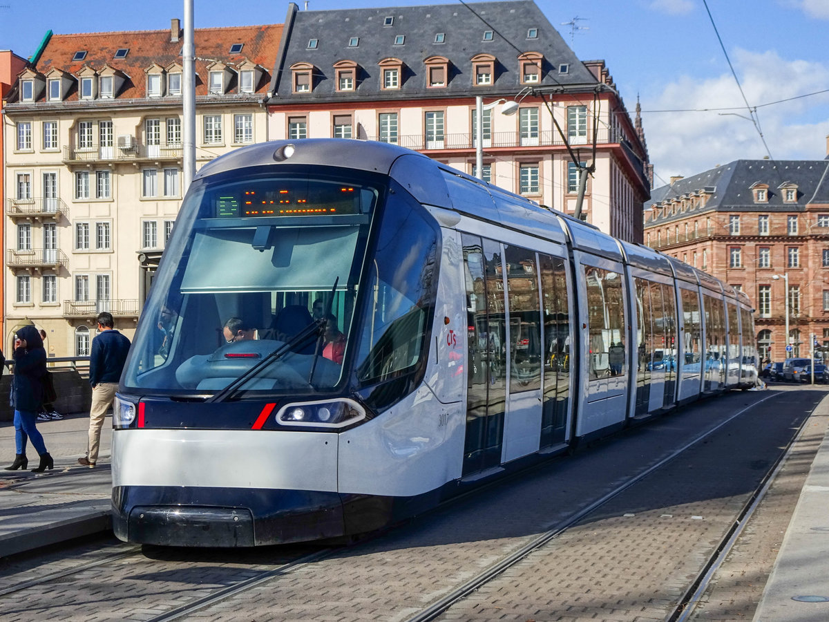 Straßenbahn Strasbourg Linie D nach Kehl Rathaus in Étoile Bourse, 10.03.2019.