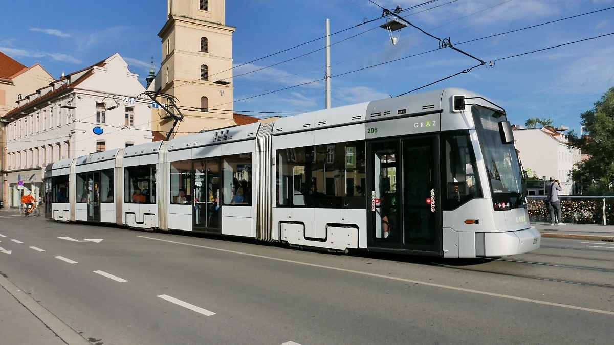 Straßenbahn-Triebwagen 206 in Graz auf der Erzherzog-Johann-Brücke, 16.6.19 