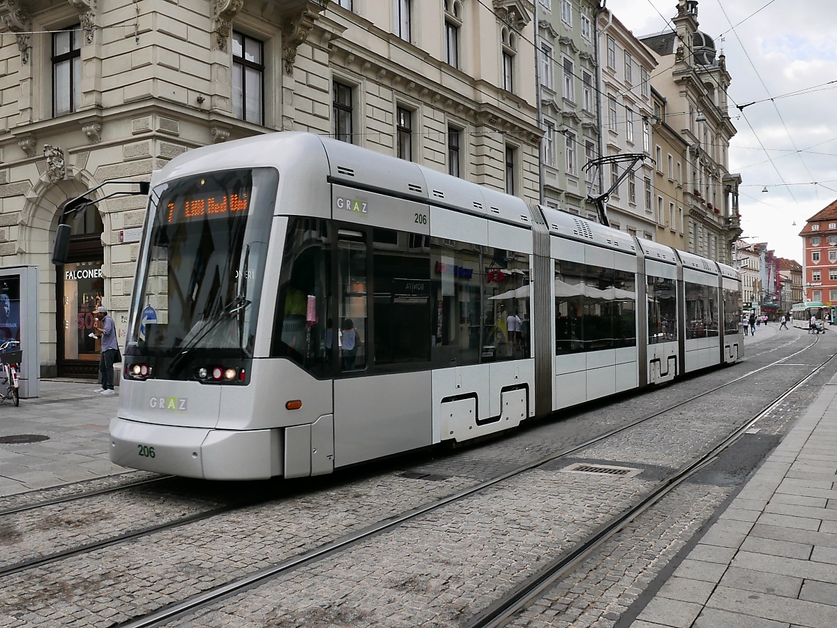 Straßenbahn-Triebwagen 206 in Graz in der Herrengasse, 16.6.19 
