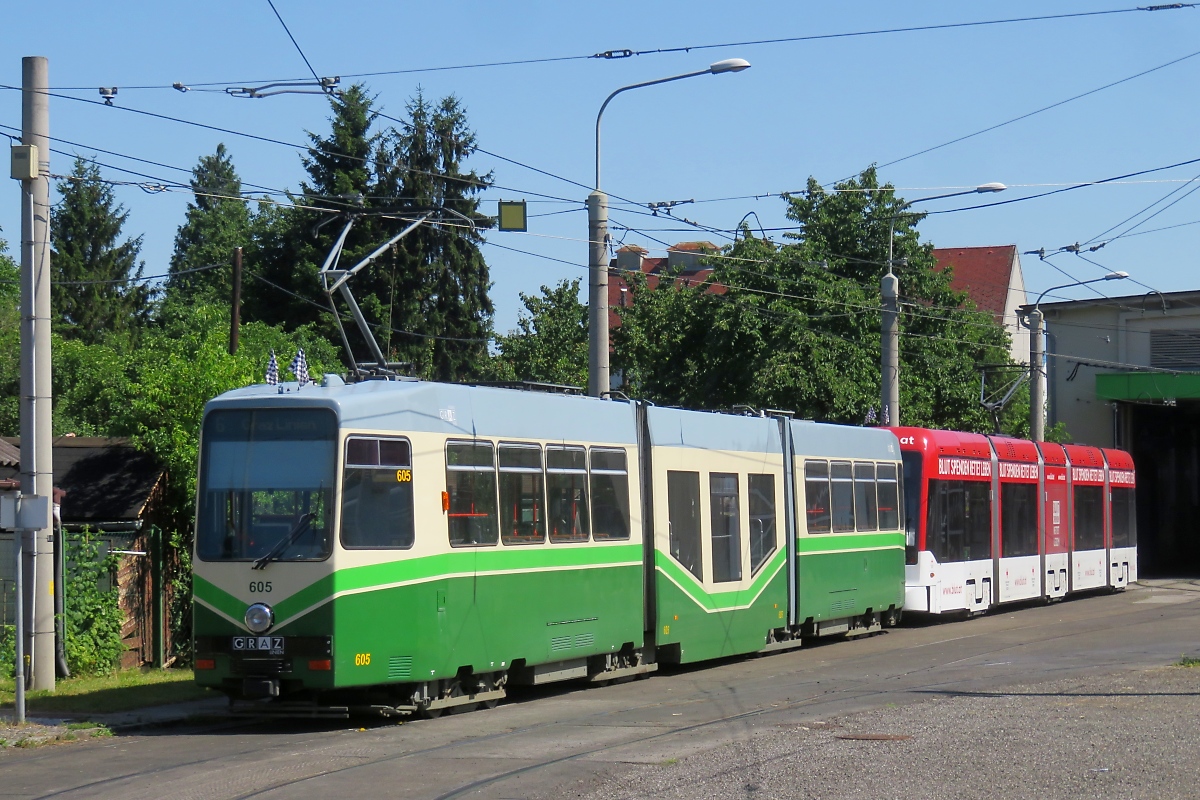 Straßenbahn-Triebwagen 605 in der Remise Alte Poststraße; über den Zaun fotografiert. Graz, 30.6.19 

