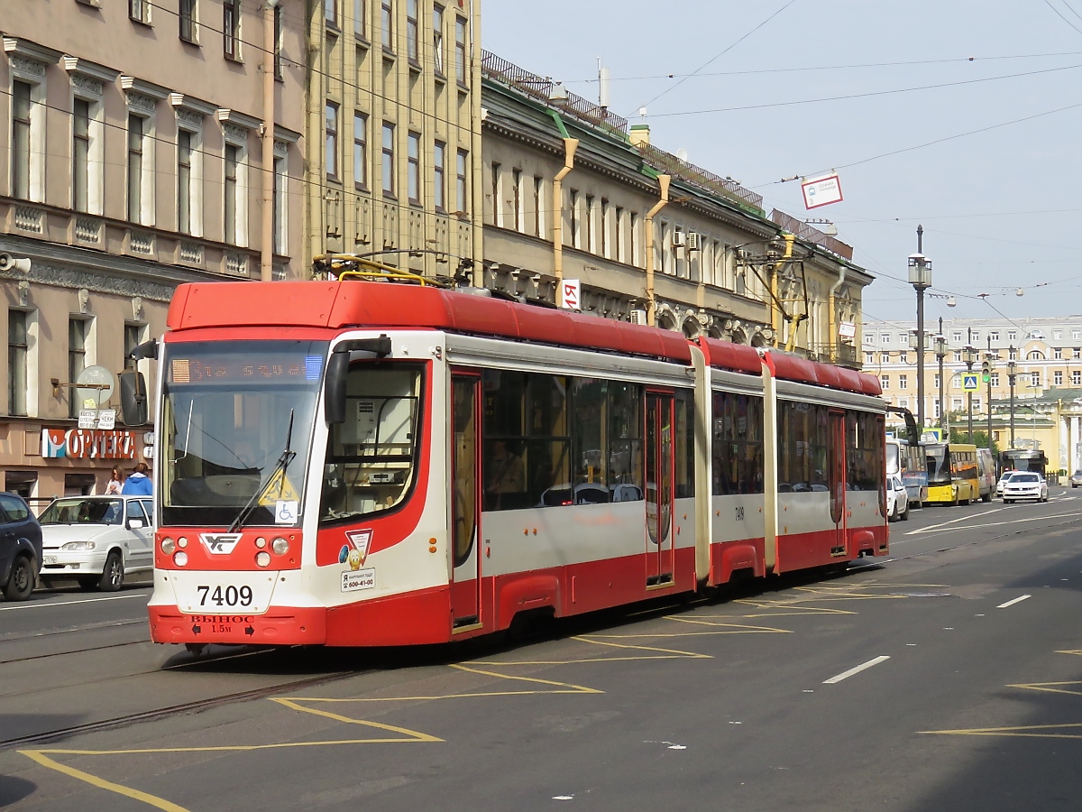 Straßenbahn-Triebzug 71-631-2 Nr. 7409 in St. Petersburg, 10.9.17