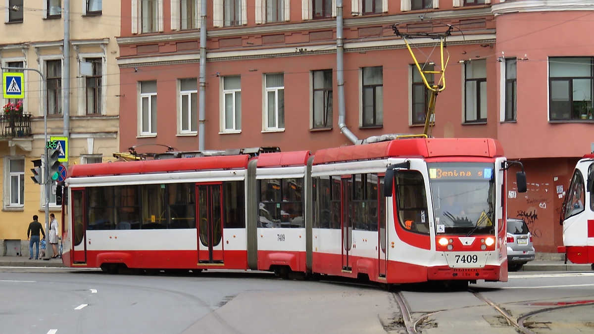 Straßenbahn-Triebzug 71-631-2 Nr. 7409 in St. Petersburg, 10.9.17