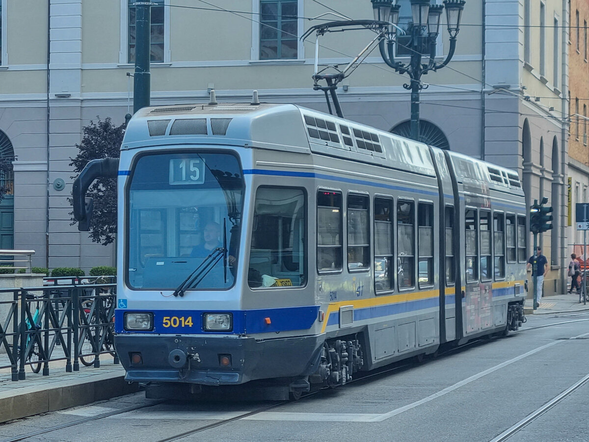 Straßenbahn Turin Zug 5014 auf der Linie 15 nach Brissogne kurz vor Castello, 27.07.2022.