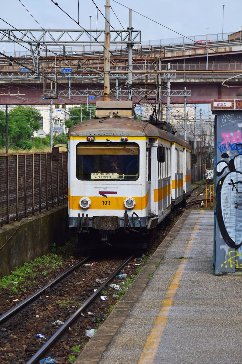 Straßenbahn TW-103 in der Haltestelle Ponte Casinilino auf der Lokalbahn nach Centocelle am 23.05.2018