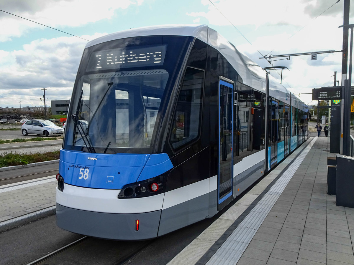 Straßenbahn Ulm Tw 58  Kurt Schumacher  als Linie 2 zum Kuhberg im Science Park II, 03.10.2019.