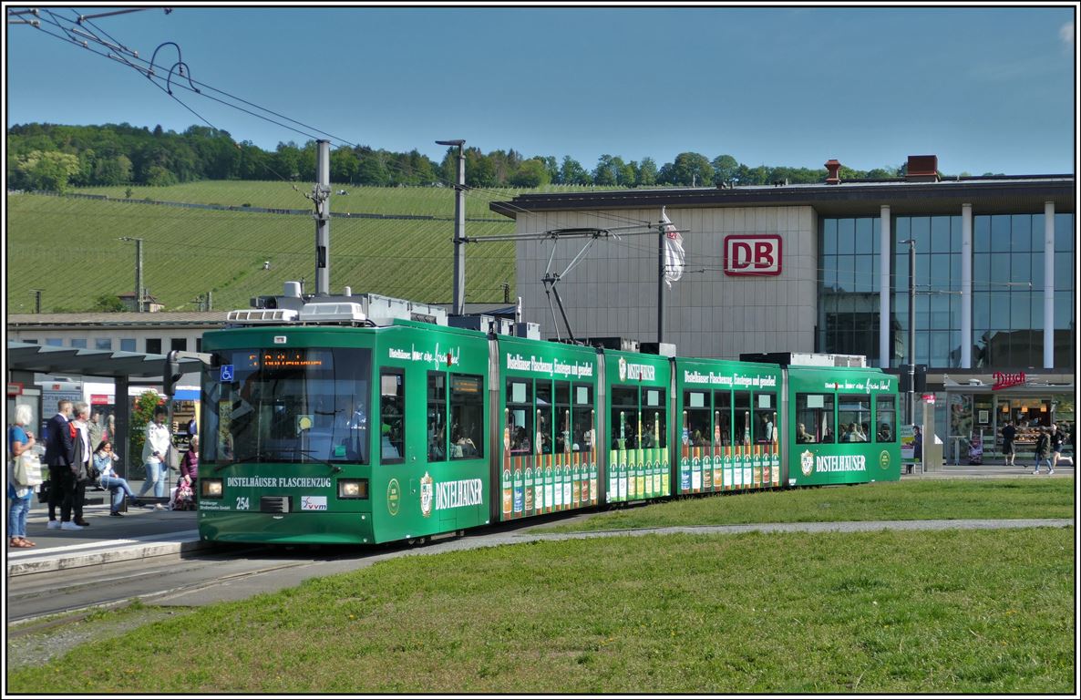 Strassenbahn Würzburg. GT-N 254 am Hauptbahnhof. (27.05.2019)