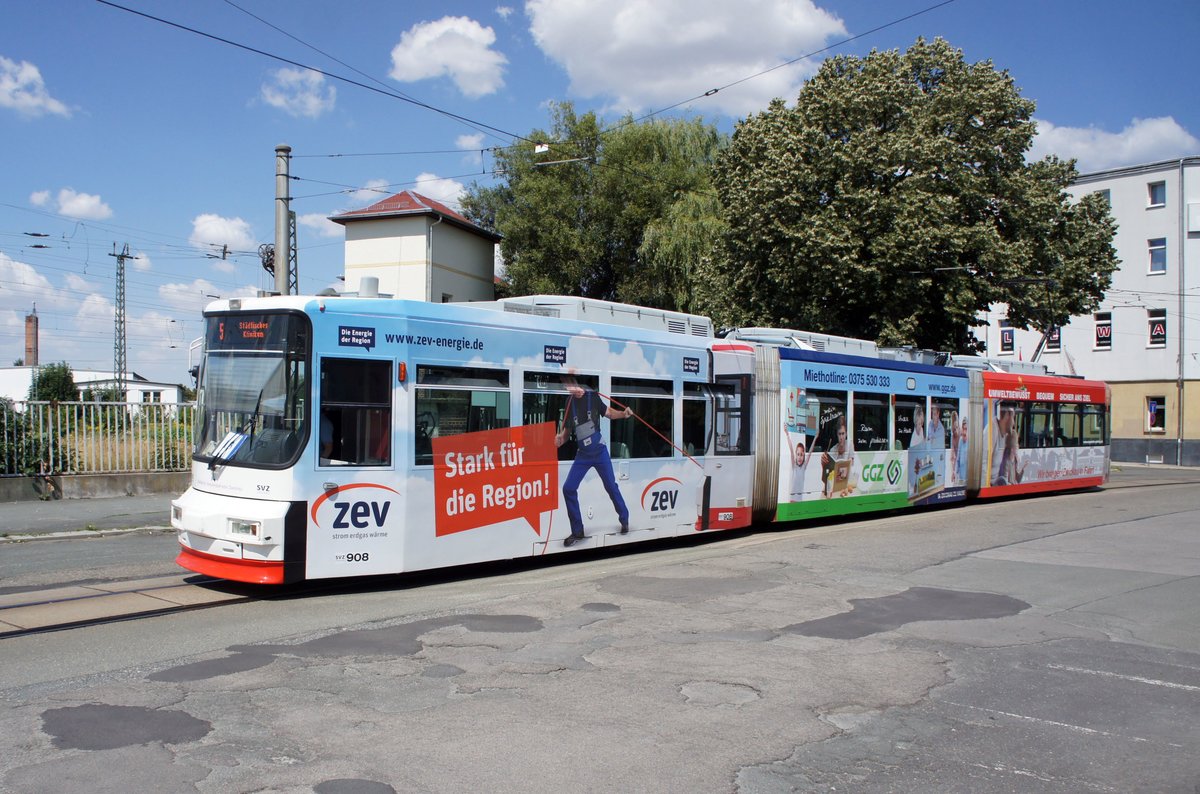 Straßenbahn Zwickau: MAN / AEG GT6M der SVZ Zwickau - Wagen 908, aufgenommen im Juli 2018 am Hauptbahnhof in Zwickau.