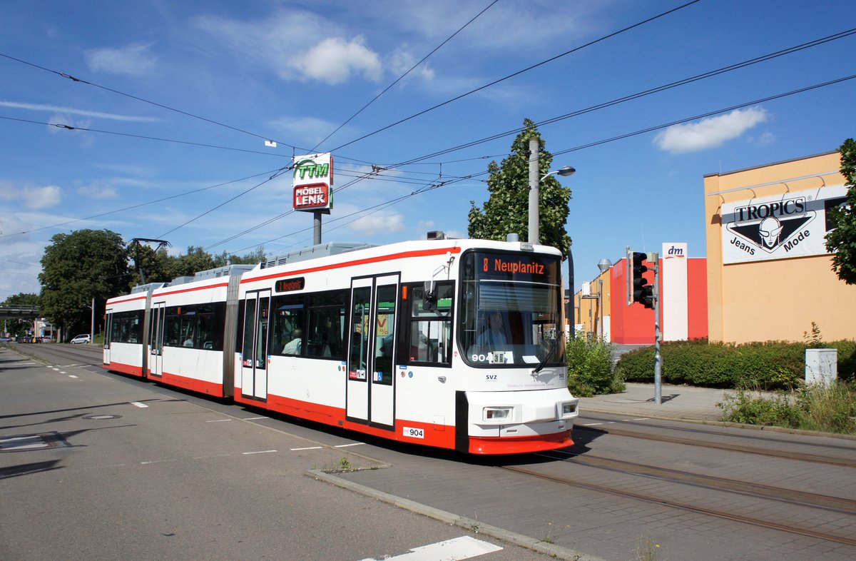 Straßenbahn Zwickau: MAN / AEG GT6M der SVZ Zwickau - Wagen 904, aufgenommen im August 2016 an der Haltestelle  Steinkohlenwerk / Glück-Auf-Center  in Zwickau.