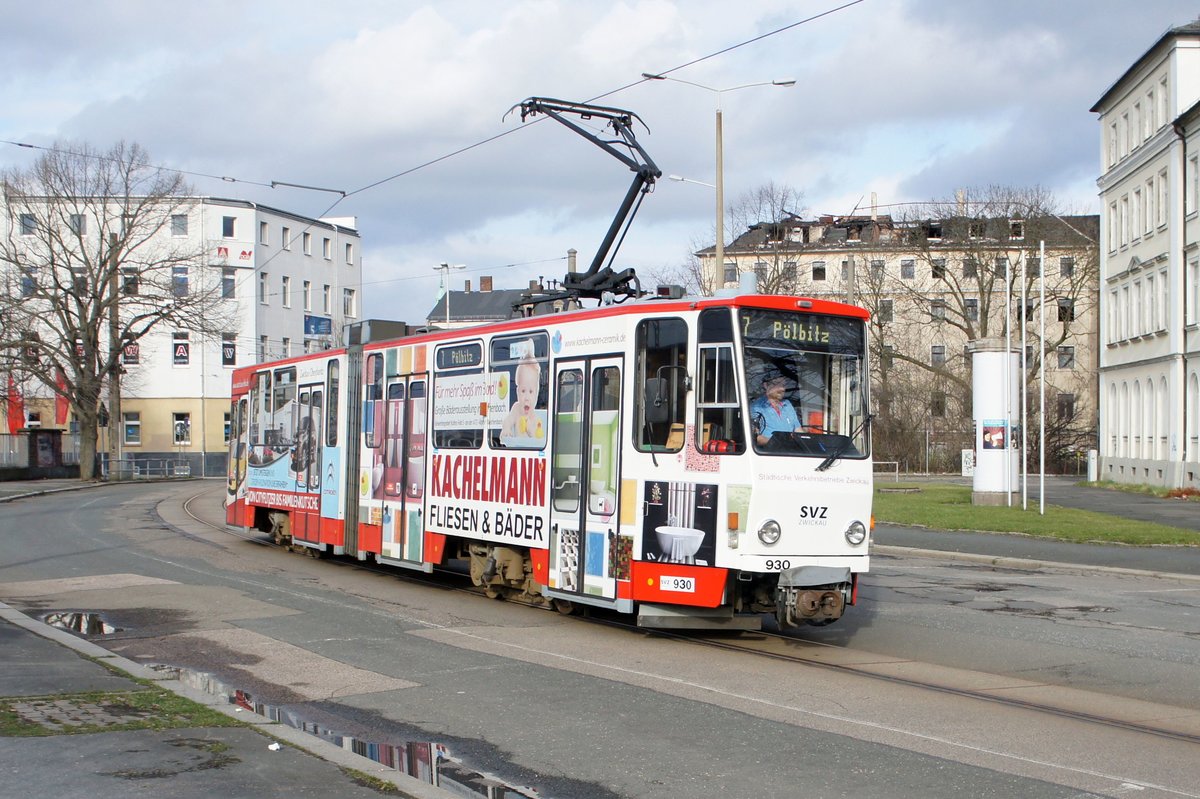 Straßenbahn Zwickau: Tatra KT4D der SVZ Zwickau - Wagen 930, aufgenommen im März 2019 am Hauptbahnhof in Zwickau.