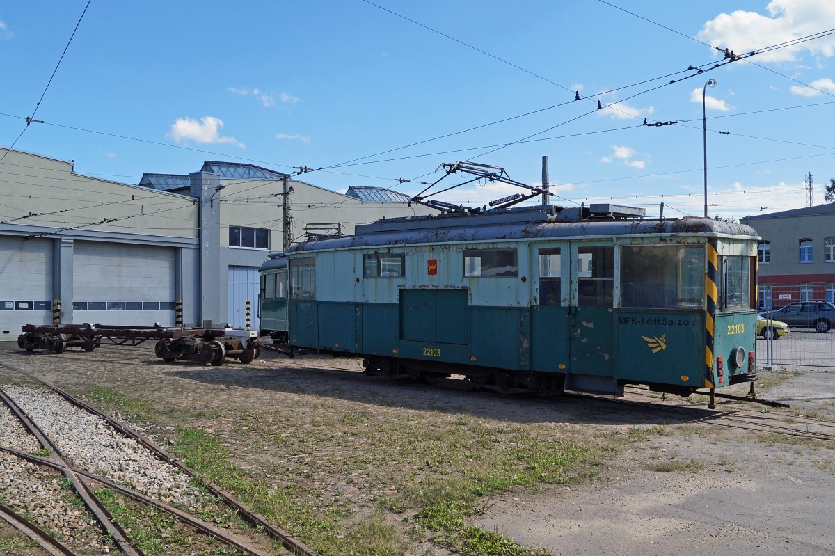 STRASSENBAHNBETRIEBE IN POLEN
Historische Strassenbahnen LODZ
Ein Arbeitszug bestend aus dem Motorwagen 22103 und einem Arbeitswagen aufgenommen vor dem Trammuseum Lodz am 20. August 2014.  
Foto: Walter Ruetsch