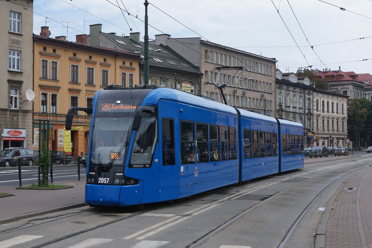 STRASSENBAHNBETRIEBE IN POLEN
Strassenbahn KRAKAU
Niederflurgelenkwagen Nr. 2057 des Typs NGT 8
aufgenommen am 13. August 2014 
Foto: Walter Ruetsch 
