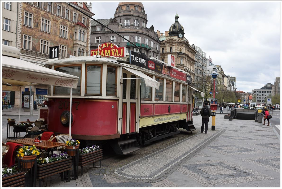Strassenbahncafé auf dem Wenzelsplatz in Prag (06.04.2017)