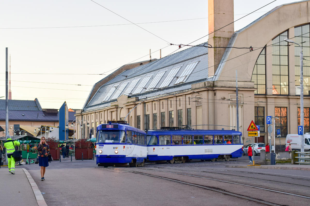 Straßenbahnfahrzeug Tatra T3A #30917+30928 der Linie 1 am 27.09.2021, Centrāltirgus iela / Prāgas iela, Rīga.